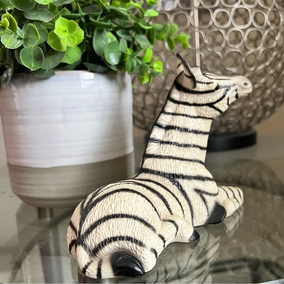 House of Global Art Vintage Zebra Figurine - Picture 2 of 9